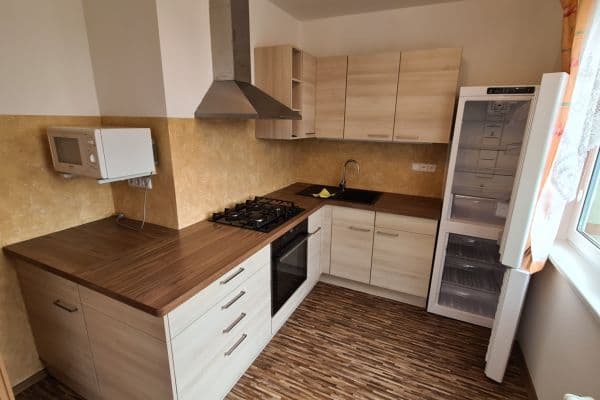 Pronájem bytu 2+1 64 m², Modenská, Karlovy Vary Pronájem bytu 2+1 64 m², Modenská, Karlovy Vary