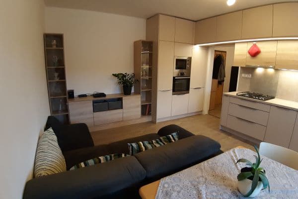 Pronájem bytu 2+1 43 m², Bratislava Pronájem bytu 2+1 43 m², Bratislava