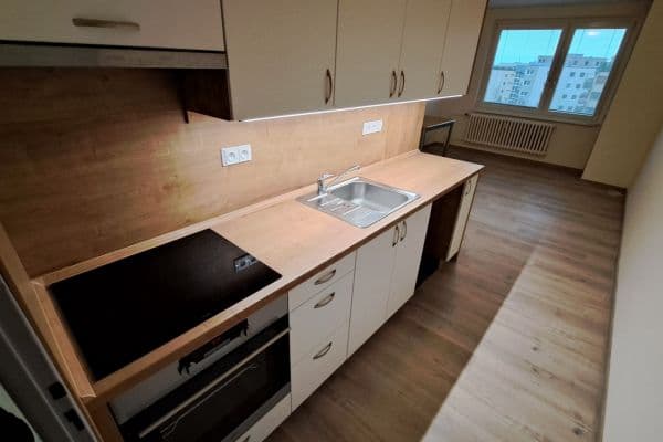Pronájem bytu 1+kk 28 m², Aninská, Znojmo, Jihomoravský kraj Pronájem bytu 1+kk 28 m², Aninská, Znojmo, Jihomoravský kraj