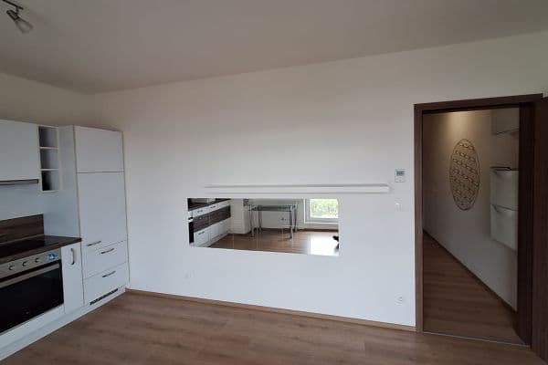 Pronájem bytu 1+kk 36 m², Nad Úžlabinou, Hlavní město Praha Pronájem bytu 1+kk 36 m², Nad Úžlabinou, Hlavní město Praha