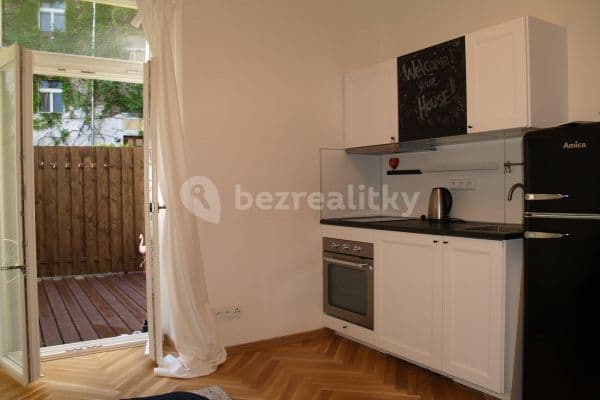 Pronájem bytu 1+kk 22 m², Černomořská, Praha Pronájem bytu 1+kk 22 m², Černomořská, Praha