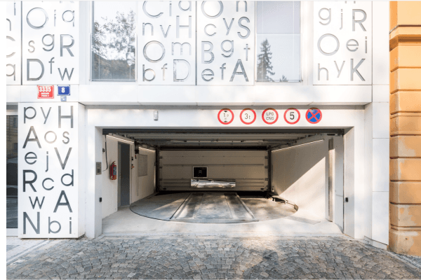 Pronájem garáže 18 m², Bieblova, Hlavní město Praha Pronájem garáže 18 m², Bieblova, Hlavní město Praha