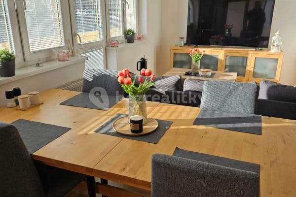 Pronájem bytu 2+kk 80 m², náměstí Třebízského, Klecany Pronájem bytu 2+kk 80 m², náměstí Třebízského, Klecany