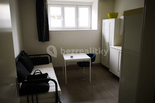 Pronájem bytu 1+kk 20 m², Pod Kynclovkou, Praha Pronájem bytu 1+kk 20 m², Pod Kynclovkou, Praha