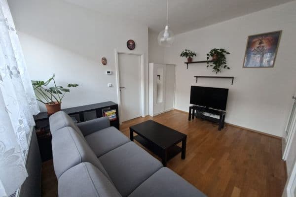 Pronájem bytu 2+1 42 m², Humpolecká, Hlavní město Praha Pronájem bytu 2+1 42 m², Humpolecká, Hlavní město Praha