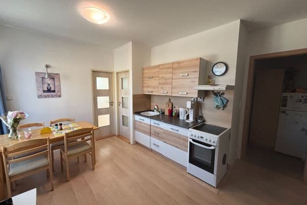 Pronájem bytu 2+1 64 m², Klánovická, Hlavní město Praha Pronájem bytu 2+1 64 m², Klánovická, Hlavní město Praha