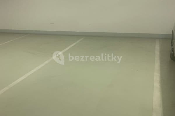 Pronájem garáže 13 m², Olšanská, Praha Pronájem garáže 13 m², Olšanská, Praha