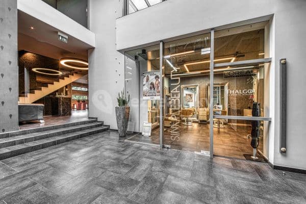 Pronájem nebytového prostoru 32 m², K sopce, Praha Pronájem nebytového prostoru 32 m², K sopce, Praha