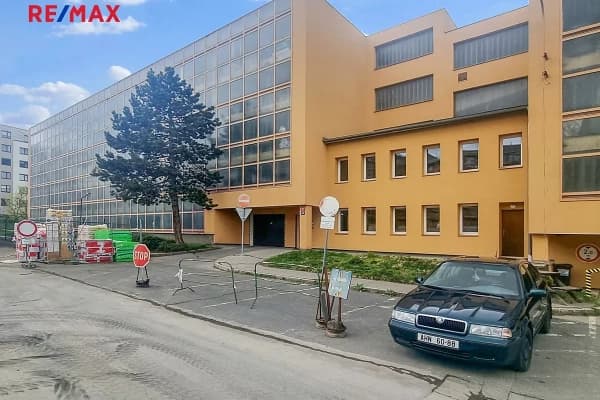 Pronájem garáže 18 m², Lovosická, Hlavní město Praha Pronájem garáže 18 m², Lovosická, Hlavní město Praha