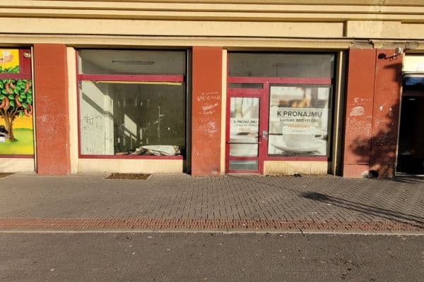 Pronájem nebytového prostoru 79 m², nám. Budovatelů, Pronájem nebytového prostoru 79 m², nám. Budovatelů,