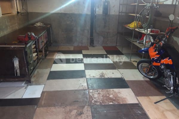 Pronájem garáže 5 m², Požárnická, Hlavní město Praha Pronájem garáže 5 m², Požárnická, Hlavní město Praha