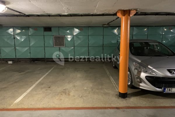 Pronájem garáže 15 m², Na Hroudě, Hlavní město Praha Pronájem garáže 15 m², Na Hroudě, Hlavní město Praha