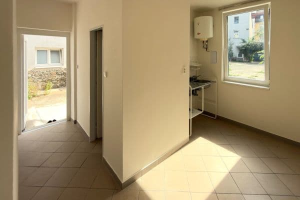 Pronájem bytu 1+kk 18 m², Zbynická, Praha Pronájem bytu 1+kk 18 m², Zbynická, Praha