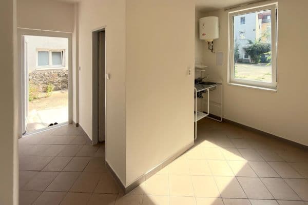 Pronájem bytu 1+kk 18 m², Zbynická, Praha Pronájem bytu 1+kk 18 m², Zbynická, Praha