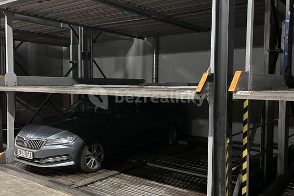 Pronájem garáže 15 m², Novákových, Praha Pronájem garáže 15 m², Novákových, Praha