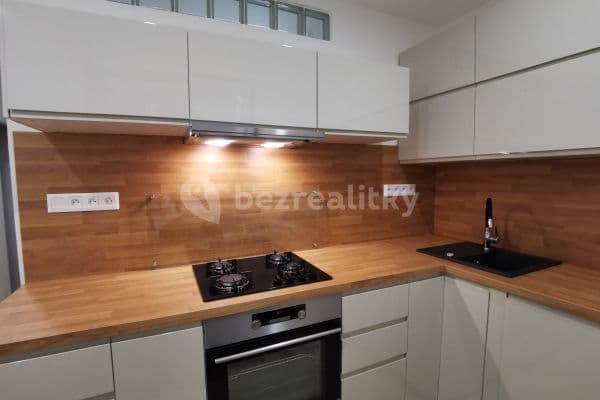 Pronájem bytu 3+1 64 m², Brigádníků, Praha Pronájem bytu 3+1 64 m², Brigádníků, Praha