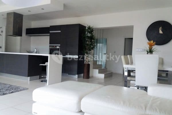 Pronájem domu 200 m², pozemek 325 m², Česká, Pronájem domu 200 m², pozemek 325 m², Česká,