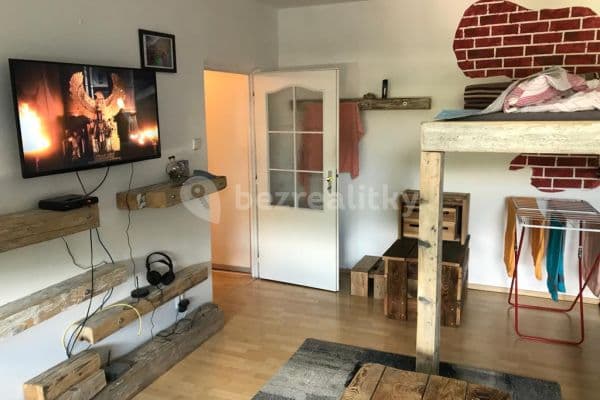 Pronájem bytu 1+1 44 m², Karlova Ves Pronájem bytu 1+1 44 m², Karlova Ves