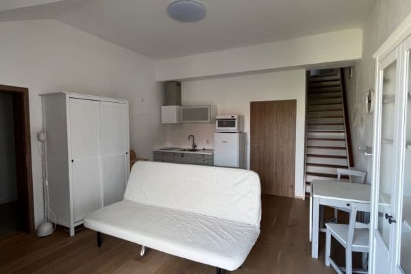 Pronájem bytu 2+kk 53 m², Starý Dvůr, Pronájem bytu 2+kk 53 m², Starý Dvůr,