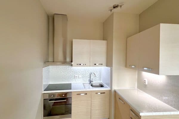 Prodej bytu 1+kk 38 m², Nademlejnská, Praha Prodej bytu 1+kk 38 m², Nademlejnská, Praha