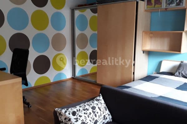 Pronájem bytu 1+kk 30 m², Kralupská, Praha Pronájem bytu 1+kk 30 m², Kralupská, Praha