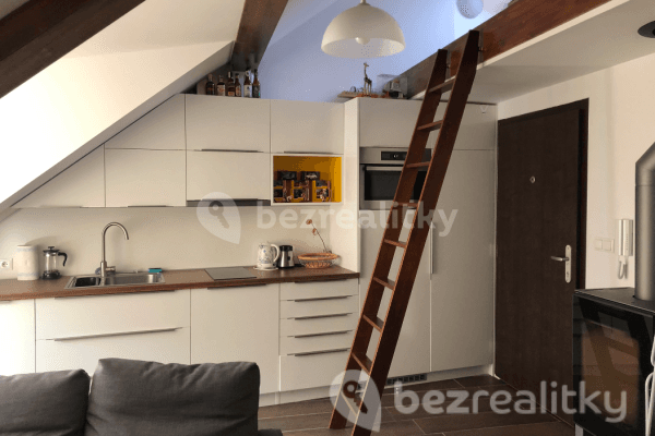 Pronájem bytu 2+1 30 m², Grösslingová, Bratislava - mestská časť Staré Mesto Pronájem bytu 2+1 30 m², Grösslingová, Bratislava - mestská časť Staré Mesto