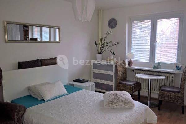 Pronájem bytu Garsoniéra 28 m², Měchenická, Praha Pronájem bytu Garsoniéra 28 m², Měchenická, Praha