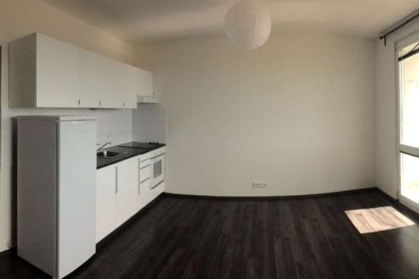 Pronájem bytu 1+kk 37 m², Dobevská, Praha Pronájem bytu 1+kk 37 m², Dobevská, Praha