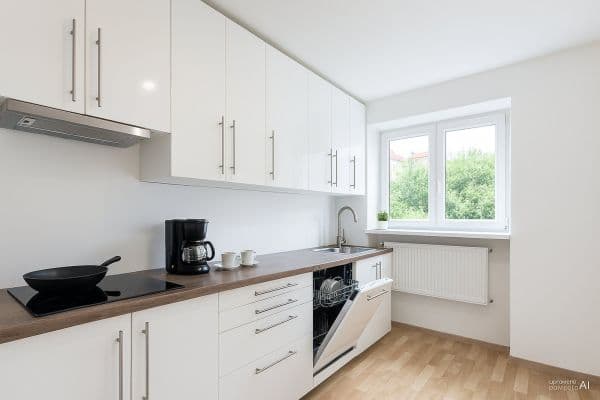 Pronájem bytu 4+1 82 m², Na Nábřeží, Pronájem bytu 4+1 82 m², Na Nábřeží,