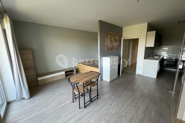 Pronájem bytu 1+kk 40 m², Mikuláše z Husi, České Budějovice Pronájem bytu 1+kk 40 m², Mikuláše z Husi, České Budějovice