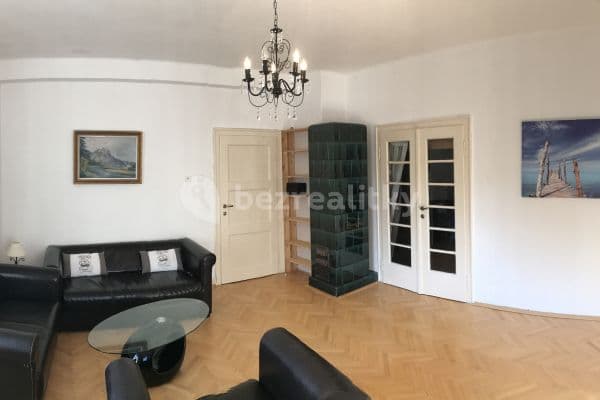 Pronájem bytu 2+1 62 m², Pod Tvrzí, Karlovy Vary, Karlovarský kraj