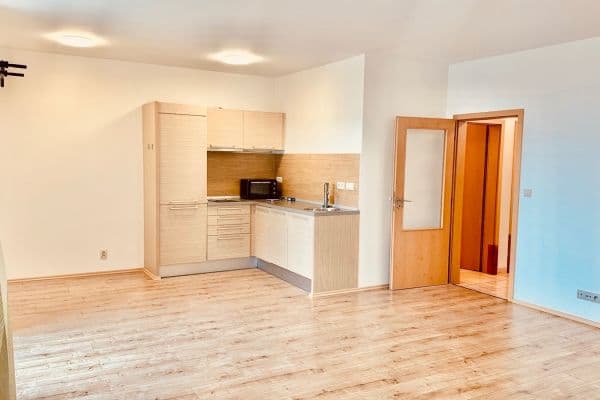 Pronájem bytu 1+kk 48 m², Novodvorská, Praha Pronájem bytu 1+kk 48 m², Novodvorská, Praha
