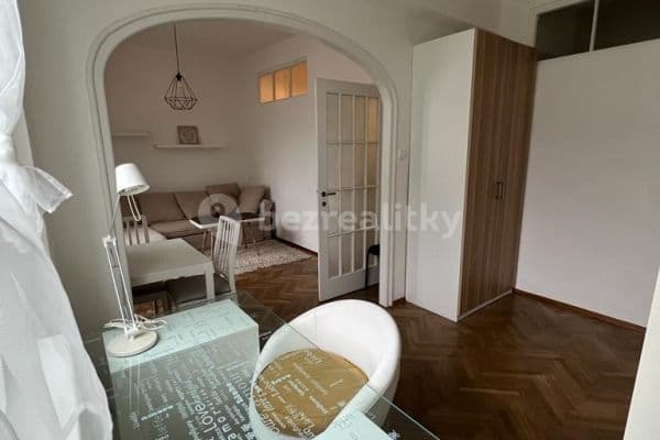 Pronájem bytu 1+1 37 m², Kouřimská, Praha Pronájem bytu 1+1 37 m², Kouřimská, Praha