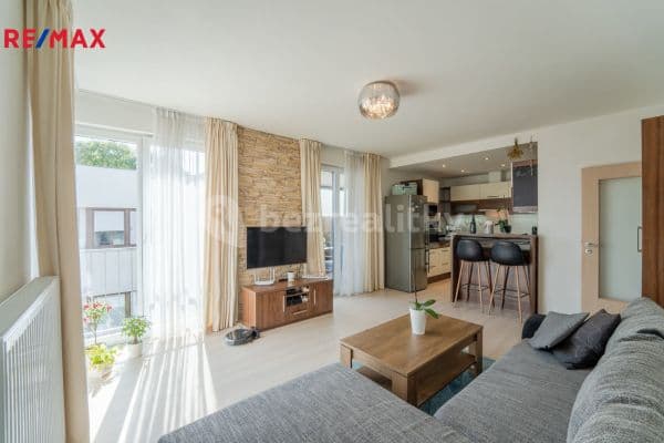 Pronájem bytu 2+kk 76 m², Na Návsi, Zbuzany Pronájem bytu 2+kk 76 m², Na Návsi, Zbuzany