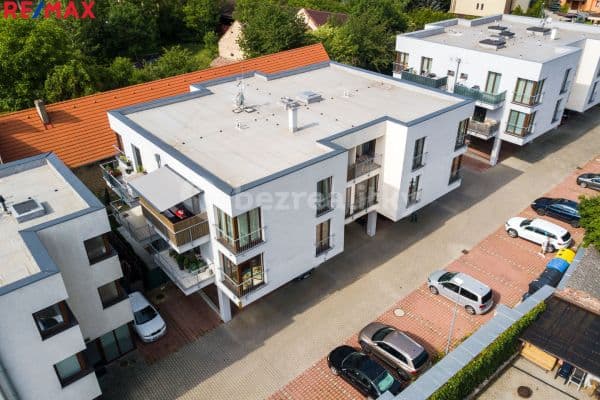 Pronájem bytu 2+kk 76 m², Na Návsi, Zbuzany Pronájem bytu 2+kk 76 m², Na Návsi, Zbuzany