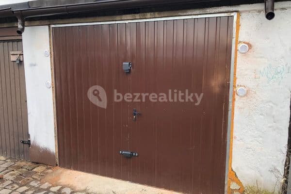 Pronájem garáže 16 m², Novobohdalecká, Praha Pronájem garáže 16 m², Novobohdalecká, Praha