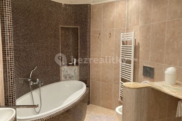Pronájem bytu 2+1 56 m², Vřídelní, Karlovy Vary, Karlovarský kraj Pronájem bytu 2+1 56 m², Vřídelní, Karlovy Vary, Karlovarský kraj