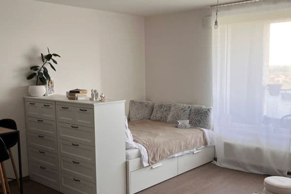 Pronájem bytu 1+kk 39 m², Ferrariho, Praha Pronájem bytu 1+kk 39 m², Ferrariho, Praha