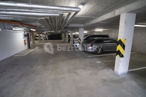 Pronájem garáže 12 m², Formanská, Hlavní město Praha Pronájem garáže 12 m², Formanská, Hlavní město Praha