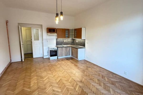 Pronájem bytu 2+kk 62 m², náměstí Dr. Václava Holého, Praha Pronájem bytu 2+kk 62 m², náměstí Dr. Václava Holého, Praha