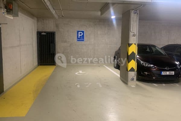 Pronájem garáže 16 m², Zvěřinova, Hlavní město Praha Pronájem garáže 16 m², Zvěřinova, Hlavní město Praha