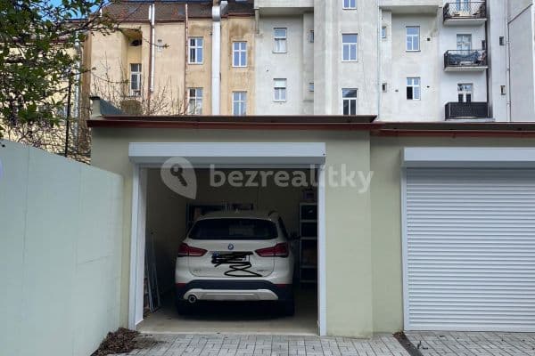 Pronájem garáže 16 m², Lublaňská, Praha Pronájem garáže 16 m², Lublaňská, Praha