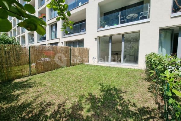 Pronájem bytu 1+kk 39 m², U Mlýnského kanálu, Praha Pronájem bytu 1+kk 39 m², U Mlýnského kanálu, Praha