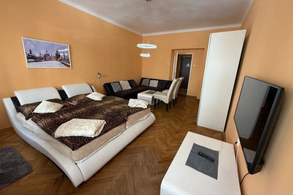 Pronájem bytu 2+1 66 m², Voroněžská, Praha Pronájem bytu 2+1 66 m², Voroněžská, Praha