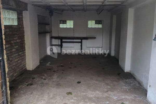 Pronájem garáže 19 m², Hradecká, Brno Pronájem garáže 19 m², Hradecká, Brno