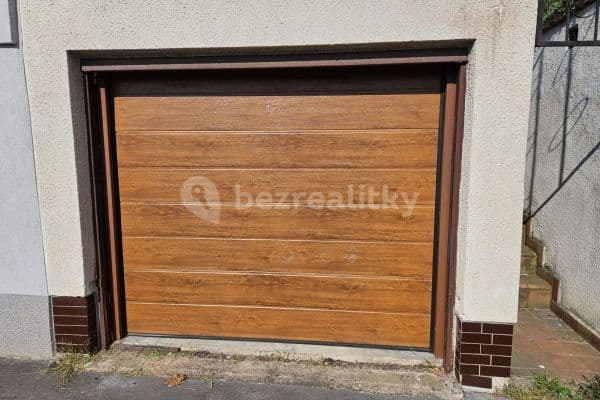 Pronájem garáže 14 m², Uhříněveská, Praha Pronájem garáže 14 m², Uhříněveská, Praha