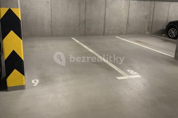 Pronájem garáže 15 m², Jeseniova, Praha Pronájem garáže 15 m², Jeseniova, Praha