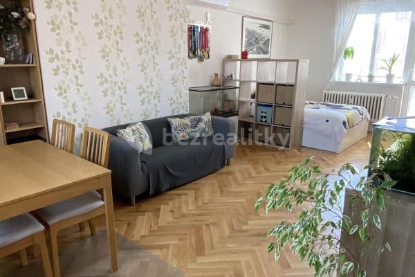 Pronájem bytu 2+1 56 m², Černokostelecká, Praha Pronájem bytu 2+1 56 m², Černokostelecká, Praha