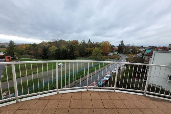 Pronájem bytu 2+kk 90 m², Za černým mostem, Praha Pronájem bytu 2+kk 90 m², Za černým mostem, Praha