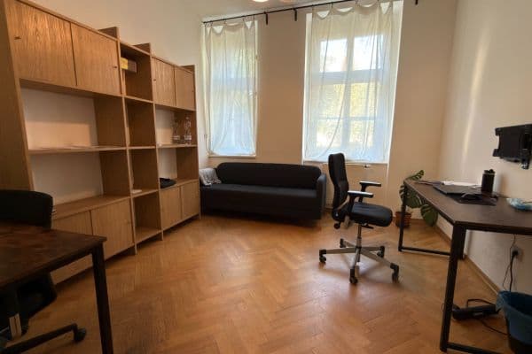 Pronájem kanceláře 15 m², Kamenická, Praha Pronájem kanceláře 15 m², Kamenická, Praha